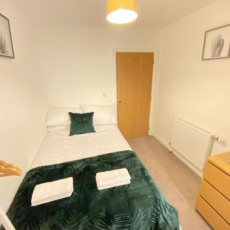 3 Bedrooms Double Or Single Beds, 2 Parking Spaces! Wifi & Smart Tv'S, Balcony Portsmouth Dış mekan fotoğraf