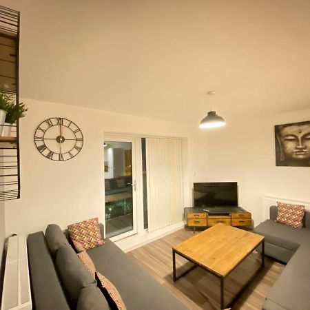 3 Bedrooms Double Or Single Beds, 2 Parking Spaces! Wifi & Smart Tv'S, Balcony Portsmouth Dış mekan fotoğraf