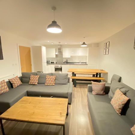 3 Bedrooms Double Or Single Beds, 2 Parking Spaces! Wifi & Smart Tv'S, Balcony Portsmouth Dış mekan fotoğraf