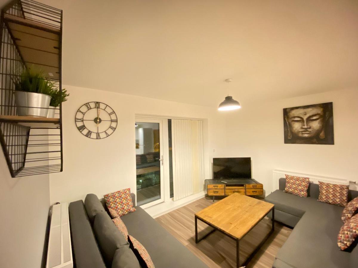 3 Bedrooms Double Or Single Beds, 2 Parking Spaces! Wifi & Smart Tv'S, Balcony Portsmouth Dış mekan fotoğraf