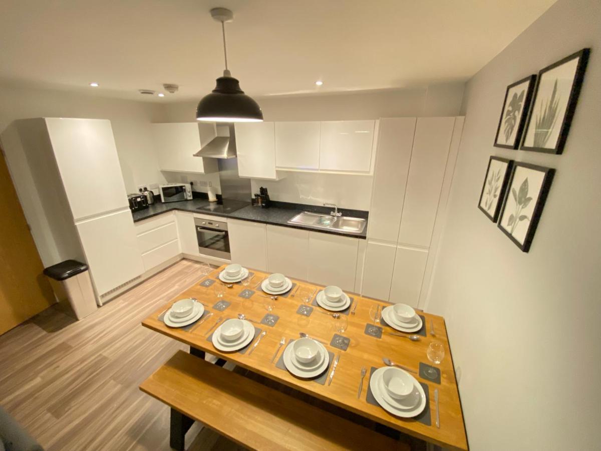 3 Bedrooms Double Or Single Beds, 2 Parking Spaces! Wifi & Smart Tv'S, Balcony Portsmouth Dış mekan fotoğraf
