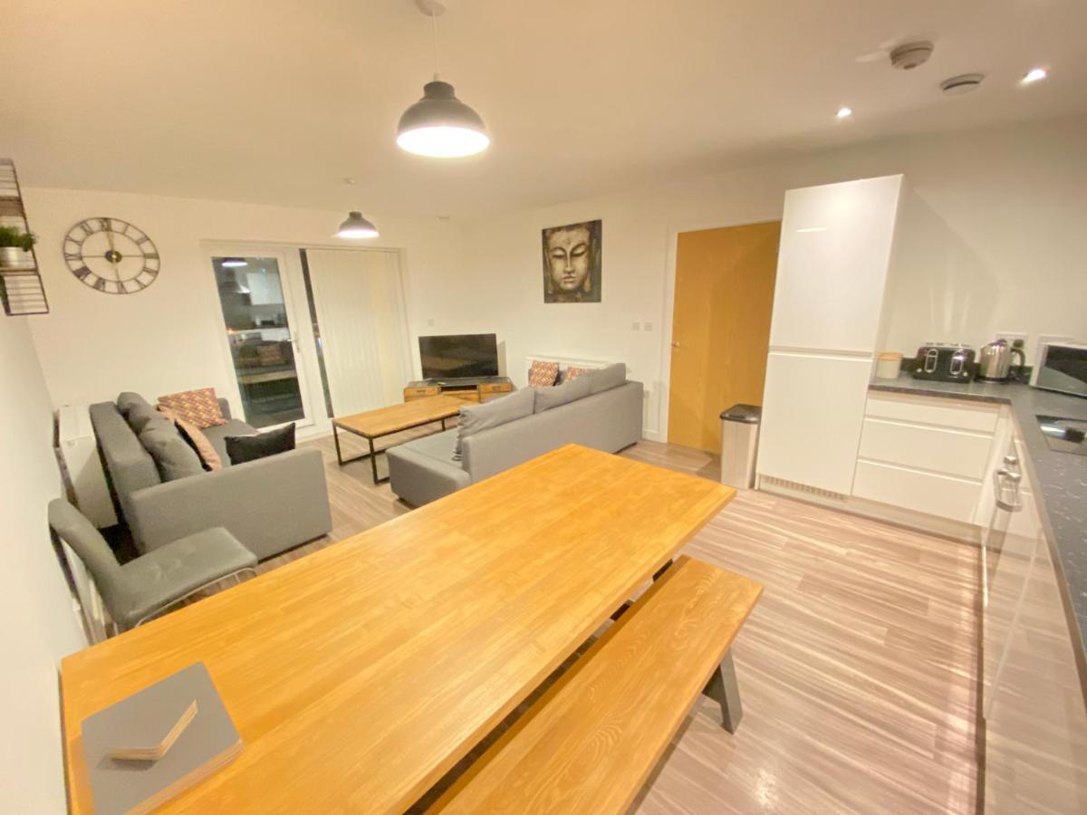 3 Bedrooms Double Or Single Beds, 2 Parking Spaces! Wifi & Smart Tv'S, Balcony Portsmouth Dış mekan fotoğraf