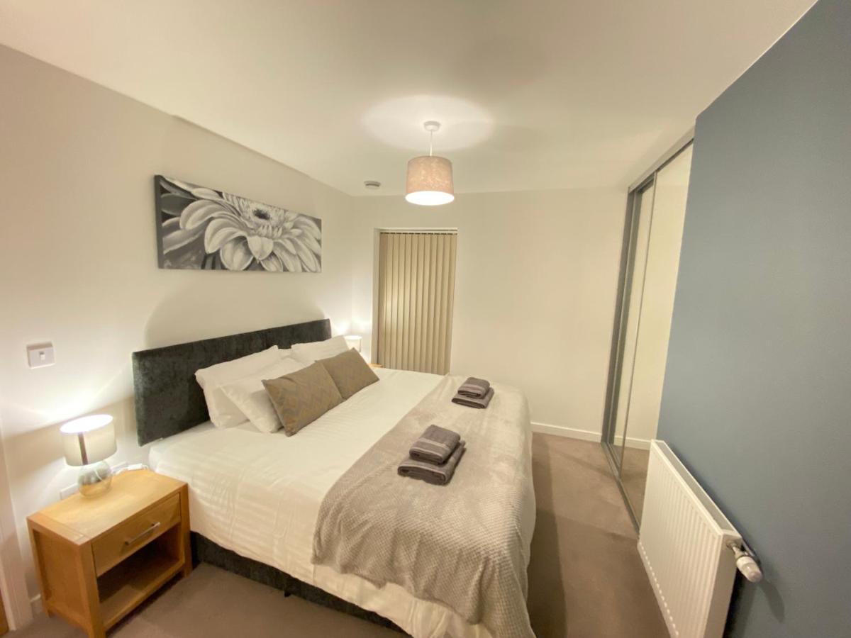 3 Bedrooms Double Or Single Beds, 2 Parking Spaces! Wifi & Smart Tv'S, Balcony Portsmouth Dış mekan fotoğraf